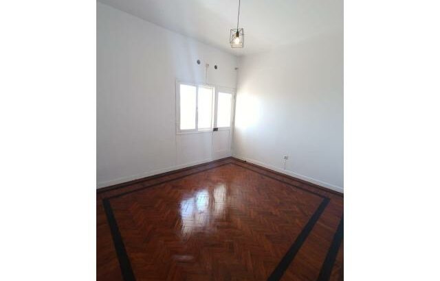 RENDA :: *Belissimo Apartamento T-3 “5° Andar” Sem Elevador No Bairro Central.*