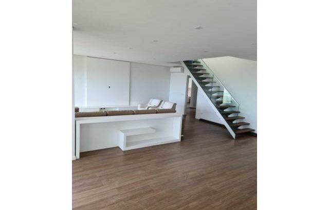 Vende-se Luxuosa Apartamento Penthouse T5 Mobilada no Golf Residence