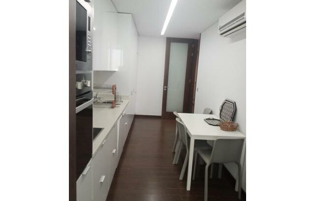 Vende-se hiper apartamento T4 no Condomínio JAT