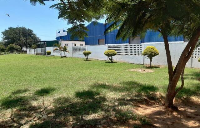 Vende-se armazém com 300m² na Matola – Tchumene