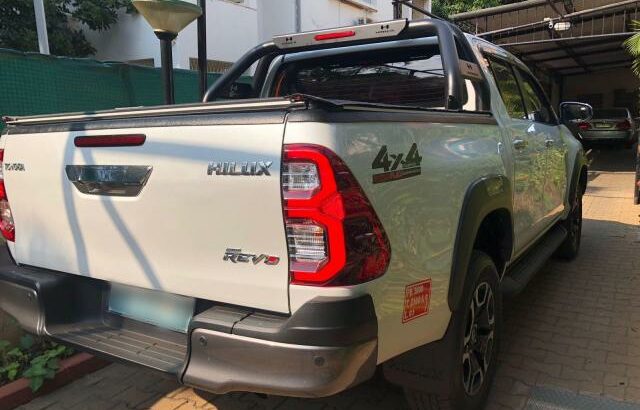 Toyota Hilux Revo – aceito tambem diferencas com carrinhas 2015