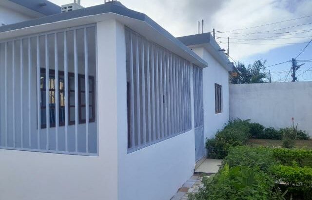 Vende-se uma Casa  T3 Placa em Laulane