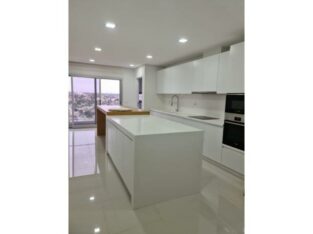 Vende-se LUXUOSO APARTAMENTO Penthouse T5 MOBILADO no Golf Residence