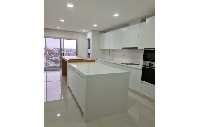 Vende-se LUXUOSO APARTAMENTO Penthouse T5 MOBILADO no Golf Residence