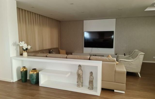 Vende-se LUXUOSO APARTAMENTO Penthouse T5 MOBILADO no Golf Residence