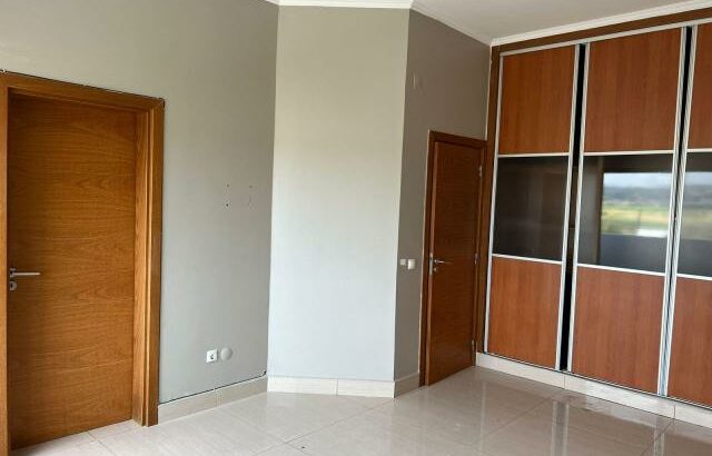 Vende-se magnífico apartamento Duplex T3 no Joss village