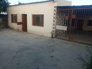 Vende-se casa T3 no Bairro do Xipamanine | Próximo do Centro de saúde