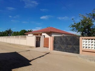 Vende se boa moradia tp3 familiar num espaço 50×50 na machava bairro novo