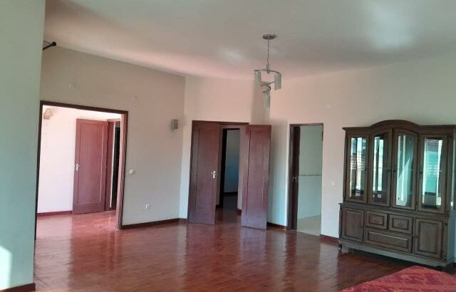 Vende se boa moradia tp3 familiar num espaço 50×50 na machava bairro novo