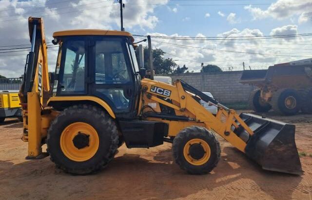 Vende-se JCB 3DX