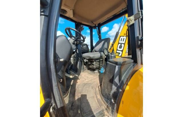 Vende-se JCB 3DX