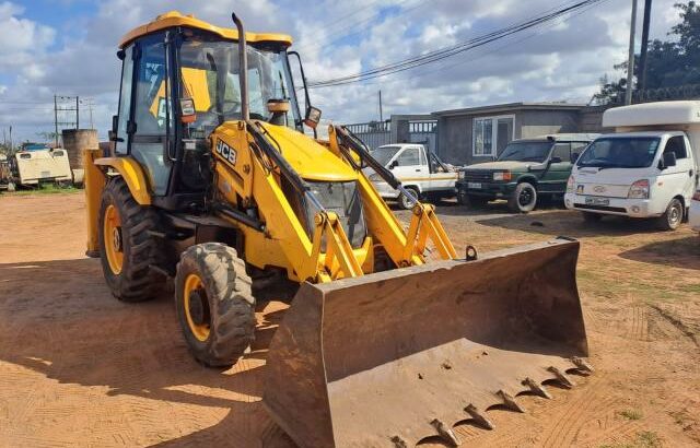 Vende-se JCB 3DX