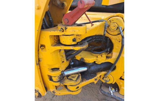 Vende-se JCB 3DX