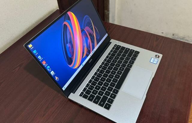 Laptop Huawei MateBook AMD Ryzen7.