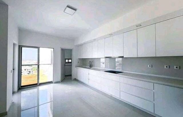 Vende-se Luxuoso Apartamento T3 no condomínio 4Life na costa do sol