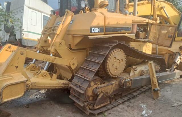 Vende-se Bulldozer Caterpillar