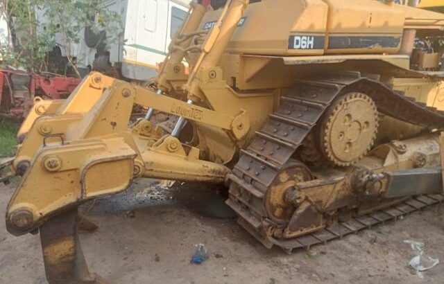 Vende-se Bulldozer Caterpillar