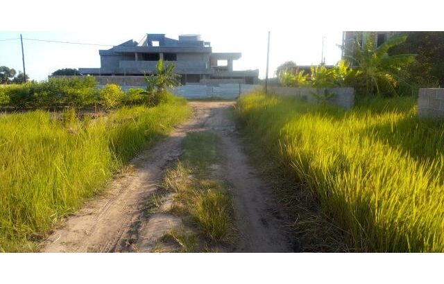 Terreno 30/30 c/ Muro: Costa do Sol Mapulene zona de Expansão