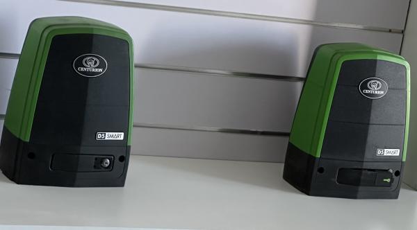 Acordar Ctiancas para Abrir portão já não está na moda Adiquira já :  Quit Completo Motor para portão automático D5 Smart+2 Remotes novos+ Sensor+ Rég