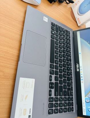 Baratinho Baratinho  Asus VivoBook X515jA Lap Top da Décima Geração Limpinho  Como Novo Intel Core i3-1005G1 1.20 GHZ 4 CPUS, 8GB DDR4 SDRAM,512  GB S