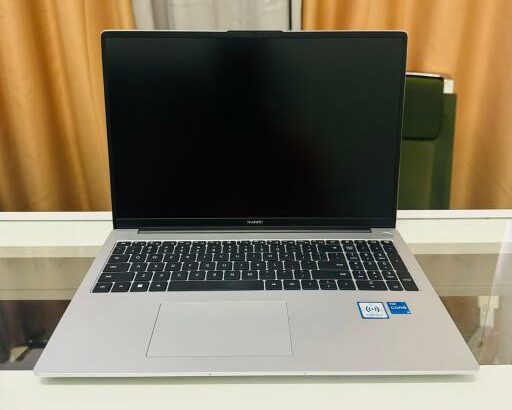 Huawei MateBook D16 i5 12th 8GB RAM 512GB SSD