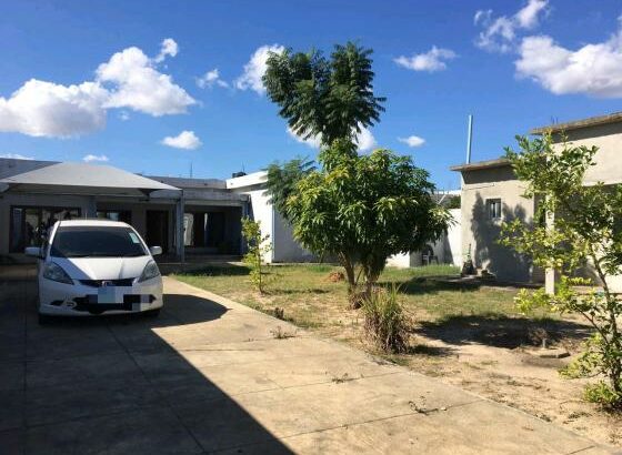 Vende-se Moradia T3 cobertura de placa a 1 minuto da nova estrada entre 3 retunda e Bombas do Nkobe