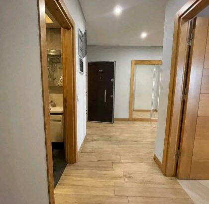 Arrenda-se este excelente apartamento, tipo2 no bairro da costa do sol Av. Marginal