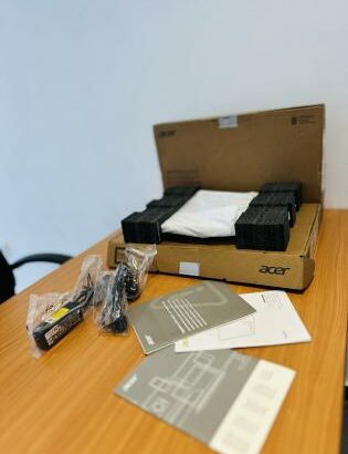 Lap Top Novo Acer Aspire 3 A315-58-54EU intel core i5-1135G7  2.40 GHZ 8 GB Ddr4 sdram,512 GB ssd Ultra fast 15.6polegadas  Teclado Numerico Novinho ,