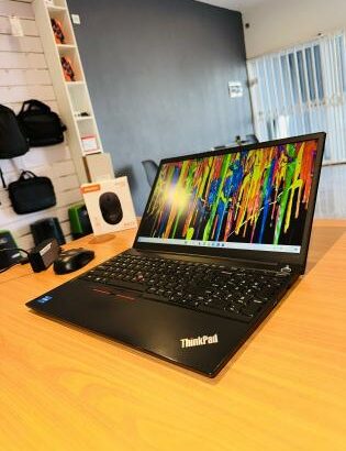 Lenovo ThinkPad E15 Intel core i5-1135G7 11 th Gen Limpinho 8 GB Ddr4 sdram, 512GB ssd NVME, 15.6 POLEGADAS Teclado Numérico Intel  iris XE Graphics,