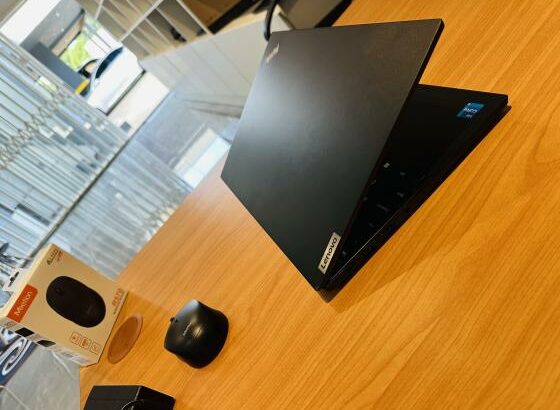 Lenovo ThinkPad E15 Intel core i5-1135G7 11 th Gen Limpinho 8 GB Ddr4 sdram, 512GB ssd NVME, 15.6 POLEGADAS Teclado Numérico Intel  iris XE Graphics,