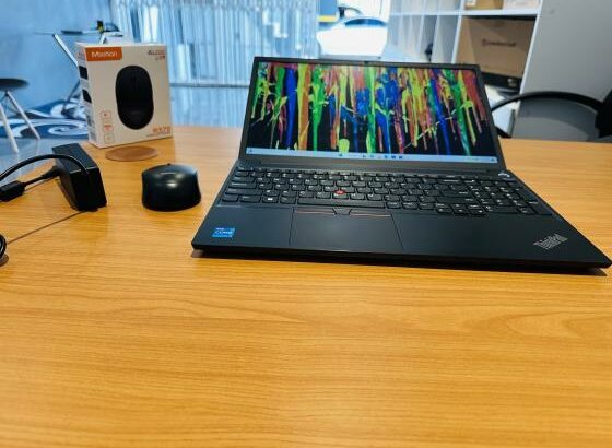 Lenovo ThinkPad E15 Intel core i5-1135G7 11 th Gen Limpinho 8 GB Ddr4 sdram, 512GB ssd NVME, 15.6 POLEGADAS Teclado Numérico Intel  iris XE Graphics,