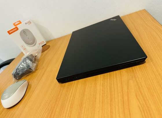 -Lenovo ThinkPad T460S Touchscreen  -Intel Core i5-6200U 2.30 GHZ 6TH Gen (4 CPCs) -8GB DDR4 SDRAM  -256  GB SSD Ultra fast NVME  -14 polegadas  USB 3