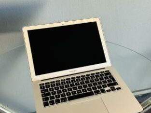 Macbook Air  2017 Limpinho Core i5 1.80 GHZ, 8GB Ram,128 GB SSD,Intel HD Graphics 6000 1536 Graphics,13.3 Inch Preço :28.000.00MT