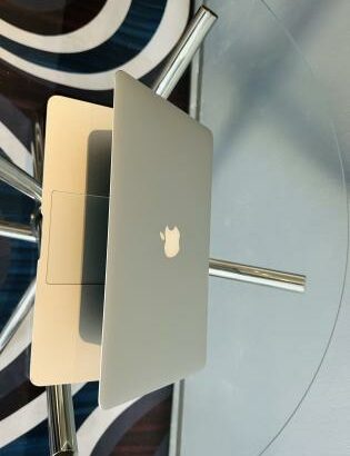 Macbook Air  2017 Limpinho Core i5 1.80 GHZ, 8GB Ram,128 GB SSD,Intel HD Graphics 6000 1536 Graphics,13.3 Inch Preço :28.000.00MT