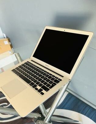 Macbook Air  2017 Limpinho Core i5 1.80 GHZ, 8GB Ram,128 GB SSD,Intel HD Graphics 6000 1536 Graphics,13.3 Inch Preço :28.000.00MT