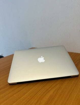 Macbook Pro 2013 Retina Display Limpinho como Novo,Core i5 2.40 GHZ 8GB Ram 256 GB SSD,Intel iris 1536 Graphics,13.3 Inch,Maços Big Sur Preço :30.000.