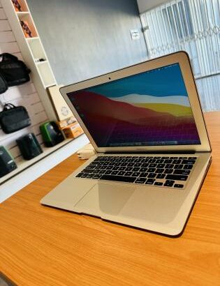 promoção :Mac Book Air 2013 Limpinho como Novo Core I5 4 GB Ram 128 GB SSD 14 Polegadas Teclado luminoso com carregador Preço :24.700.00MT