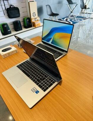 TEMOS DUAS Unidades Lap Top Huawei  Semi Novo APROVEITE!!!!!  Huawei Matebook 15 Intel core i5- 12450H 2.50GHZ (12Cpus) 12 TH Gen  8GB DDR4 SDRAM,512