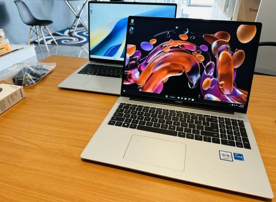 TEMOS DUAS Unidades Lap Top Huawei  Semi Novo APROVEITE!!!!!  Huawei Matebook 15 Intel core i5- 12450H 2.50GHZ (12Cpus) 12 TH Gen  8GB DDR4 SDRAM,512