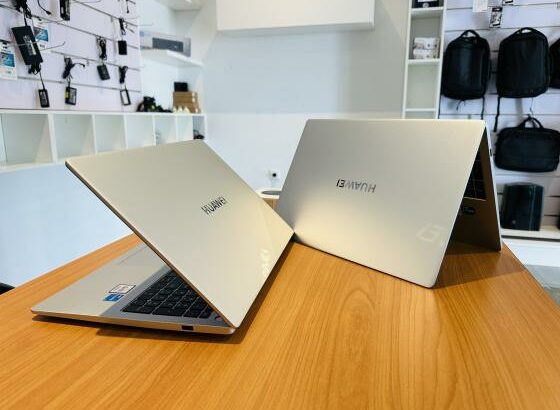 TEMOS DUAS Unidades Lap Top Huawei  Semi Novo APROVEITE!!!!!  Huawei Matebook 15 Intel core i5- 12450H 2.50GHZ (12Cpus) 12 TH Gen  8GB DDR4 SDRAM,512