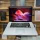 *MacBook Pro (15-inch, Late 2009)*  – Processor 2.6 GHz Intel Core 2 Duo – Memory 4GB 1333 MHz DDR3 – NVIDIA GeForce 9400M 256 MB – ⁠320GB HDD – ⁠Carr