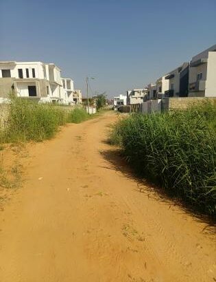 Trespasse dessa bela propriedade, com uma área de 20/30m no bairro da costa do sol continuidade do triunfo 2