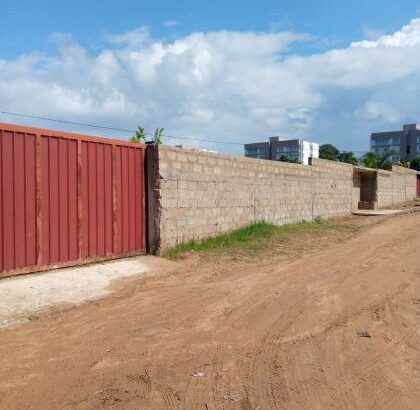 Trespasse de Propriedades ligadas, cada propriedade com 17/30m no bairro de laulane muito próximo a Zona da Dona Alice