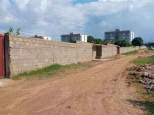 Trespasse de Propriedades ligadas, cada propriedade com 17/30m no bairro de laulane muito próximo a Zona da Dona Alice