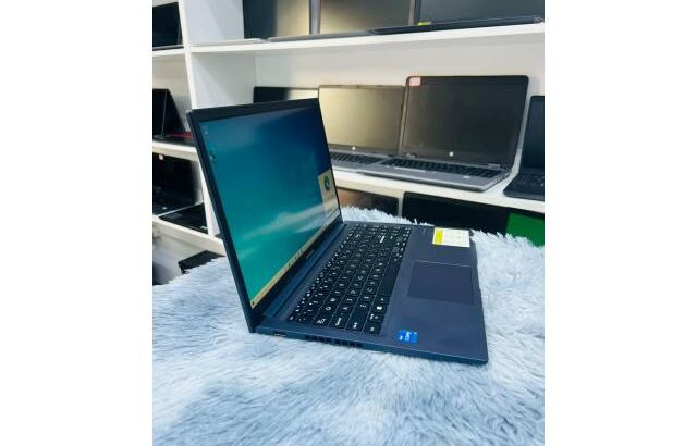 Laptop Asus VivoBook i3-12th Gen. Novo Fora da Caixa