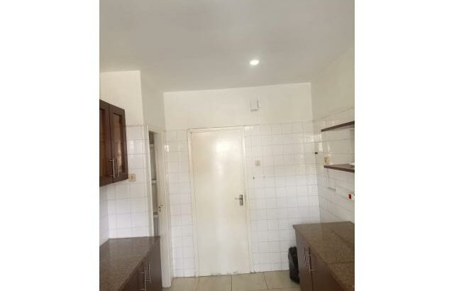 Vende se apartamento tp3 no bairro central av Rofino de Oliveira Proximo ao Comando da Cidade