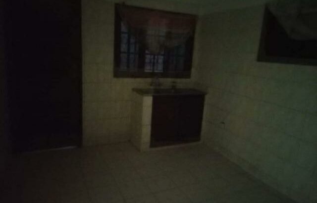 Arenda se boa casa tp2 placa com garagem bem localizada na matola fomento