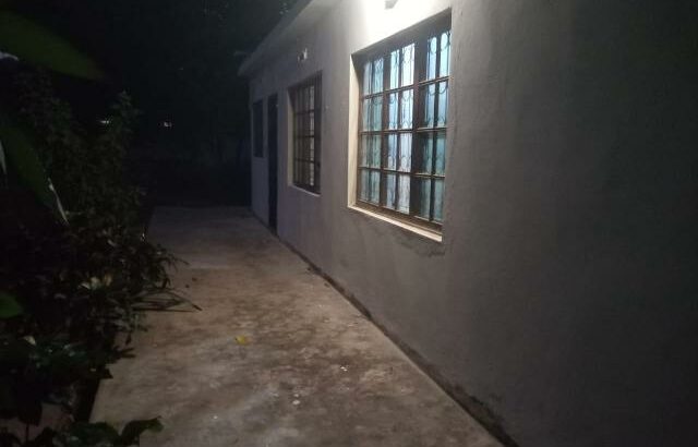 Arenda se boa casa tp2 placa com garagem bem localizada na matola fomento