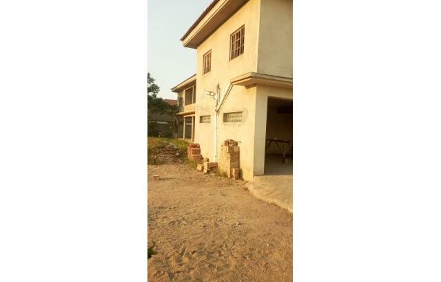 Vende se moradia duplex tp3 inacabada numa zona de elite em Belo Horizonte  num espaço 60 por 80