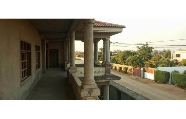 Vende se moradia duplex tp3 inacabada numa zona de elite em Belo Horizonte  num espaço 60 por 80